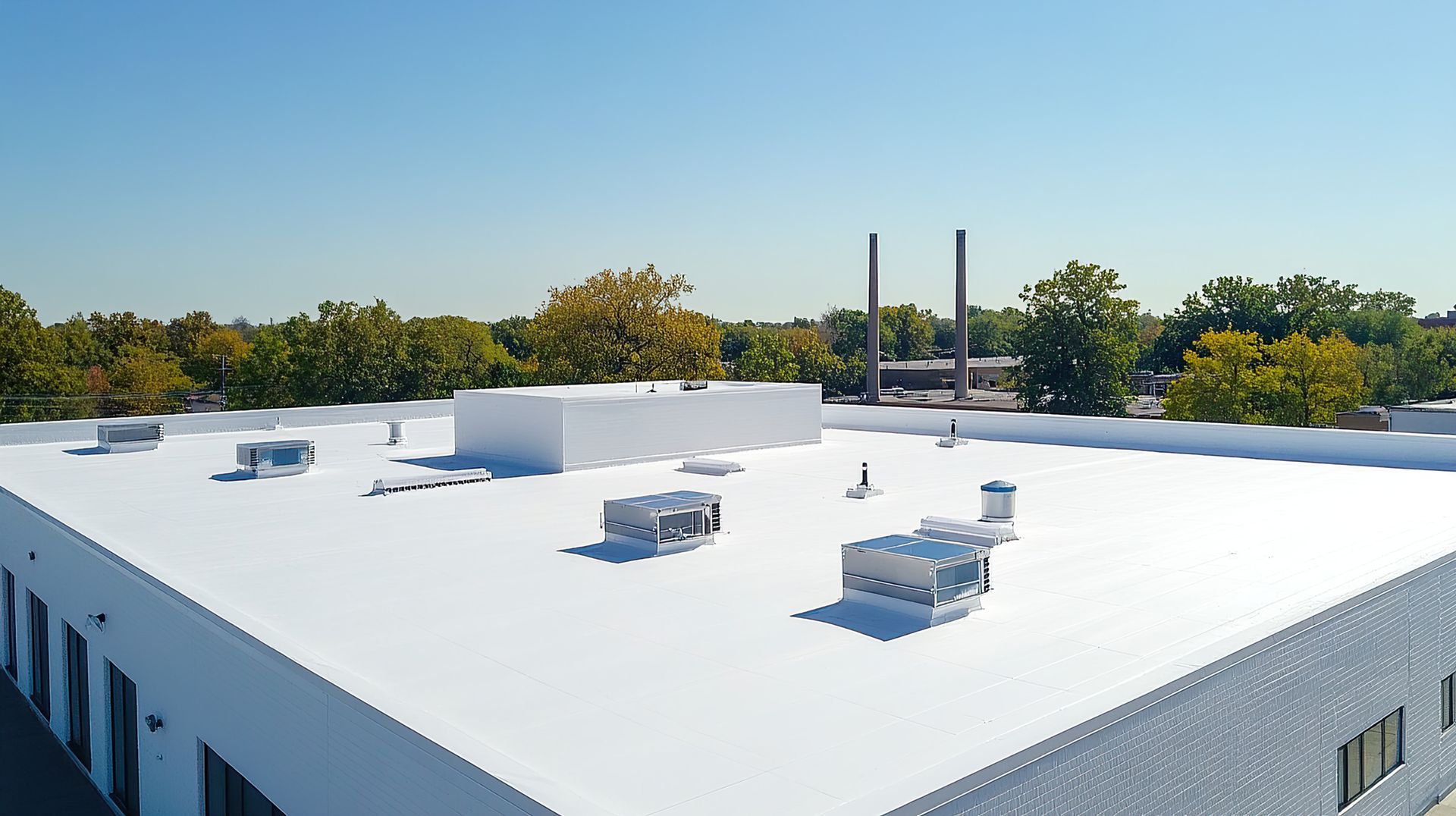 Membrane élastomère sur toit plat commercial